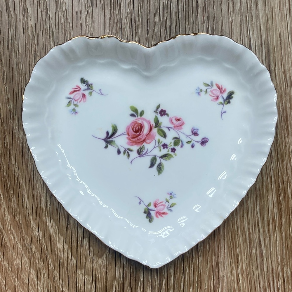 Vintage ADDERLEY ENGLISH BONE CHINA HEART SHAPED TRINKET DISH FLORAL Gold Trim - Picture 1 of 4